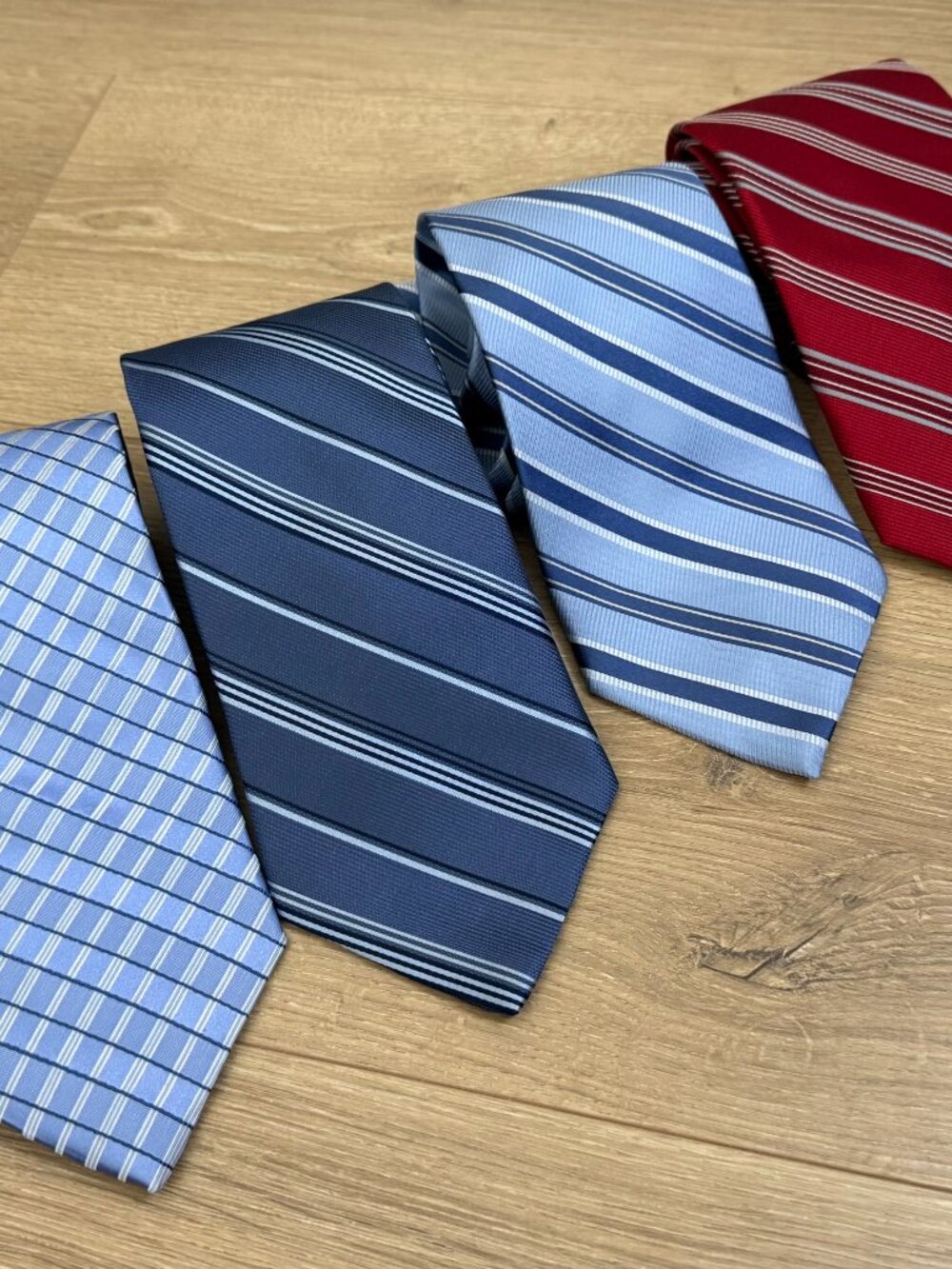 Lot of 4 100% Silk Jones New York Neckties Assorted Colors EUC